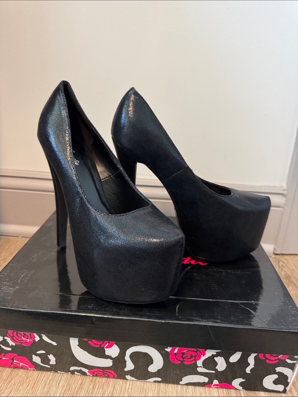 eye candy Black Platform Stiletto Pumps